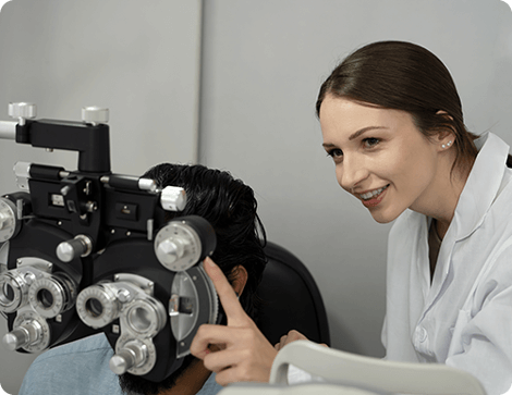 Washington eye doctor giving eye exam